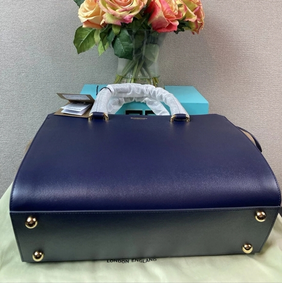 Burberry Banwell Satchel w/dustbag,  COA, And Matching Card Holder. NWT - Picture 8 of 14